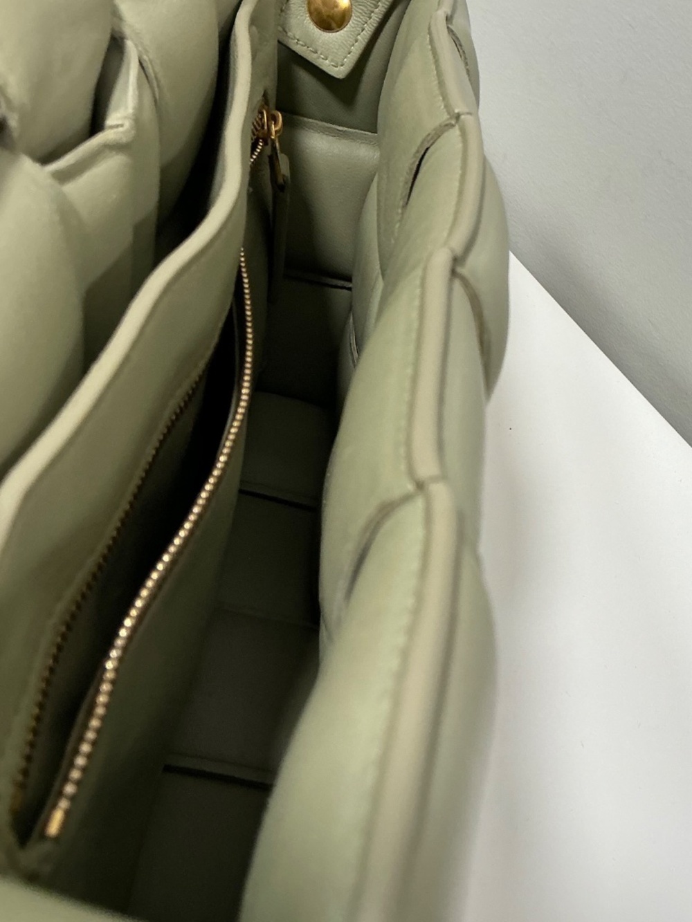 Bottega Venetta Padded Cassette Bag Sage green - Picture 9 of 13